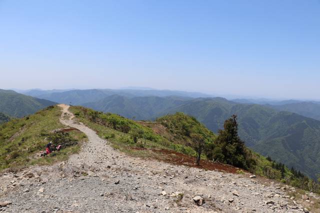 武奈ヶ岳山頂の稜線